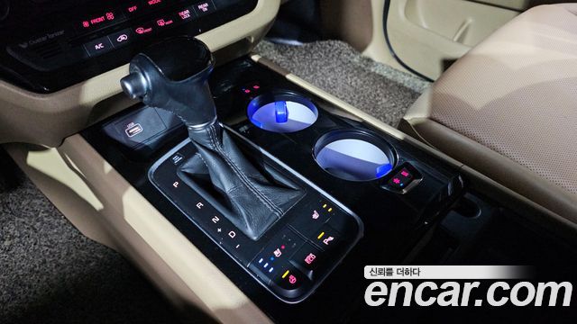 Kia Canival 2015 — photo 9