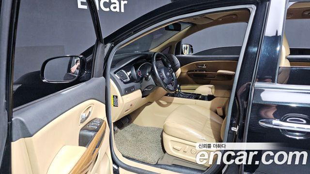 Kia Canival 2015 — photo 10