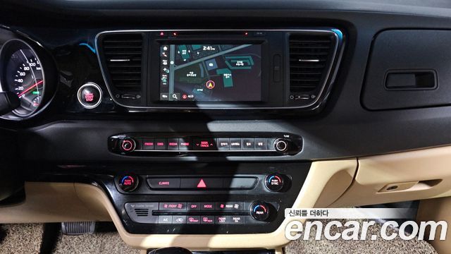 Kia Canival 2015 — photo 12