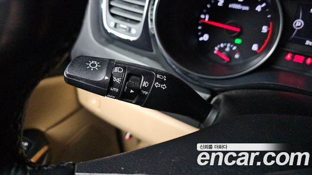 Kia Canival 2015 — photo 14