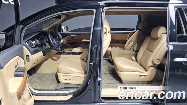 Kia Canival 2015 — photo 16