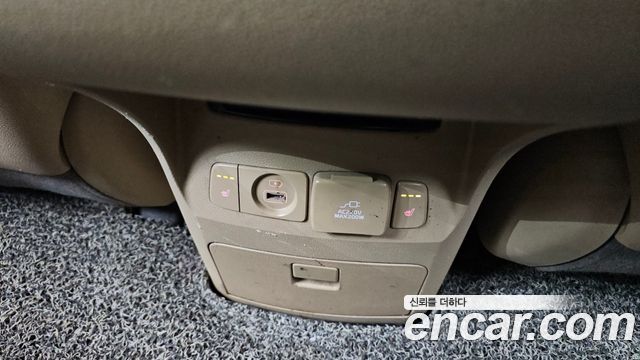 Kia Canival 2015 — photo 17