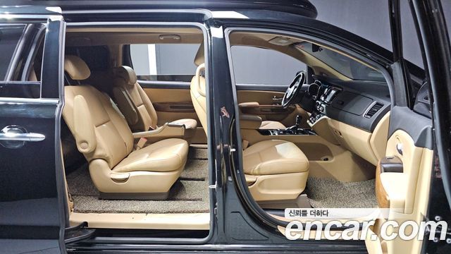 Kia Canival 2015 — photo 18