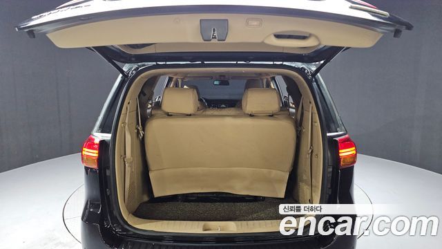 Kia Canival 2015 — photo 20