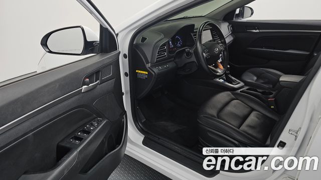 Hyundai AVANTE 2019 — photo 10
