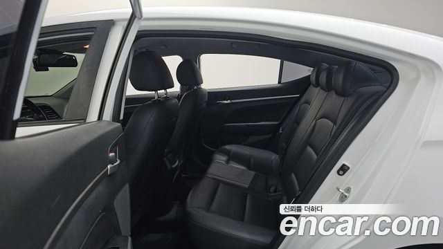 Hyundai AVANTE 2019 — photo 13