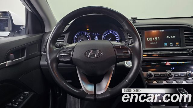 Hyundai AVANTE 2019 — photo 14