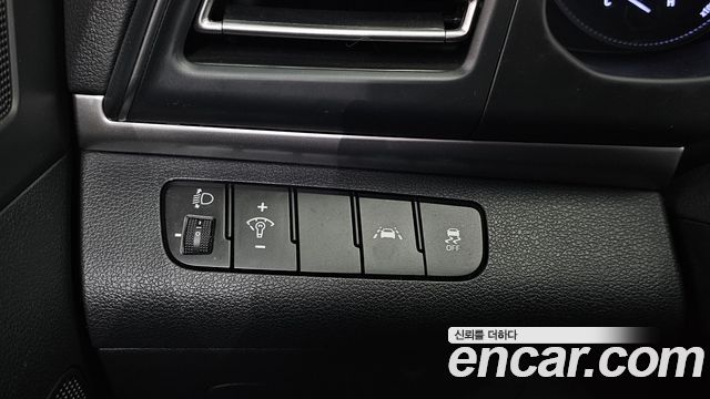 Hyundai AVANTE 2019 — photo 17