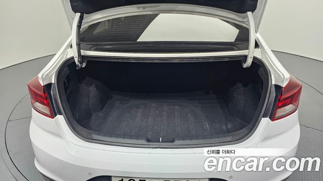 Hyundai AVANTE 2019 — photo 20