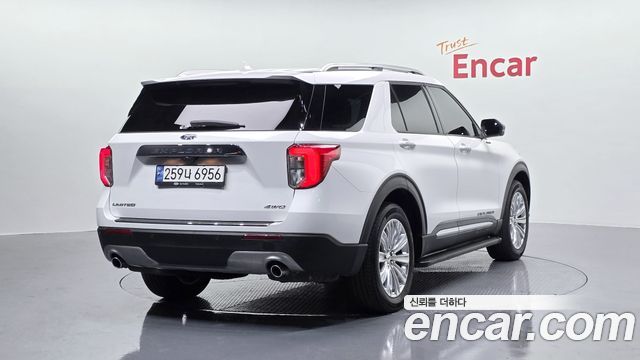 Ford Explorer 2023 — photo 2