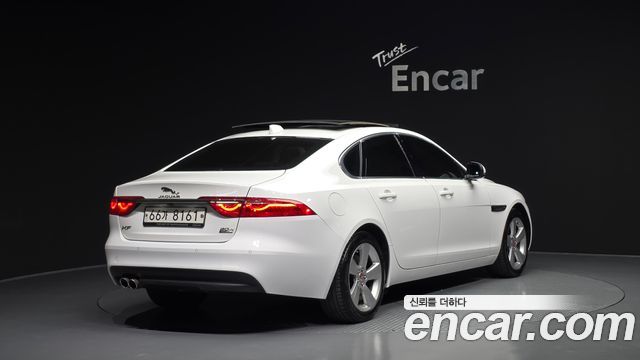 Jaguar XF 2018 — photo 2