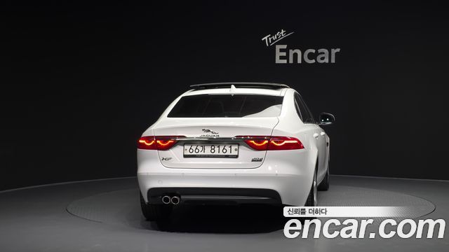 Jaguar XF 2018 — photo 4