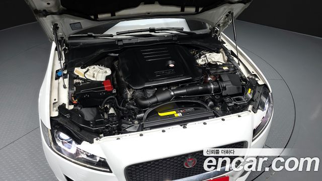 Jaguar XF 2018 — photo 6