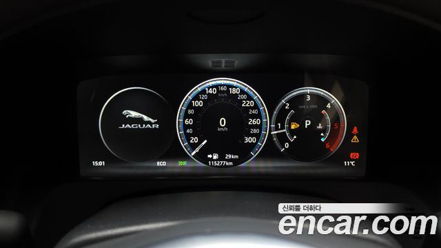 Jaguar XF 2018 — photo 8