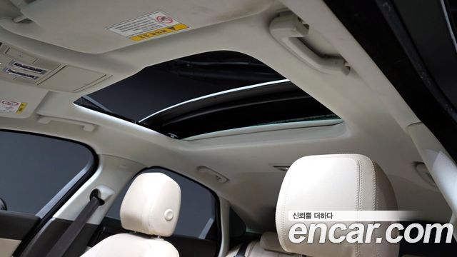 Jaguar XF 2018 — photo 19
