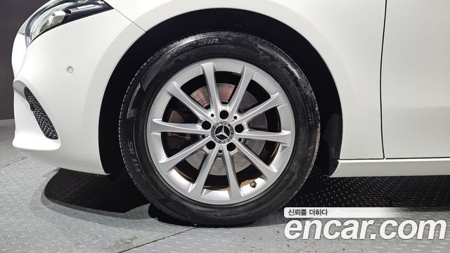 Mercedes-Benz A-Class 2020 — photo 5