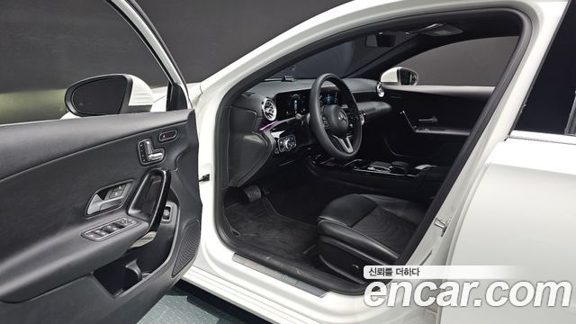 Mercedes-Benz A-Class 2020 — photo 11