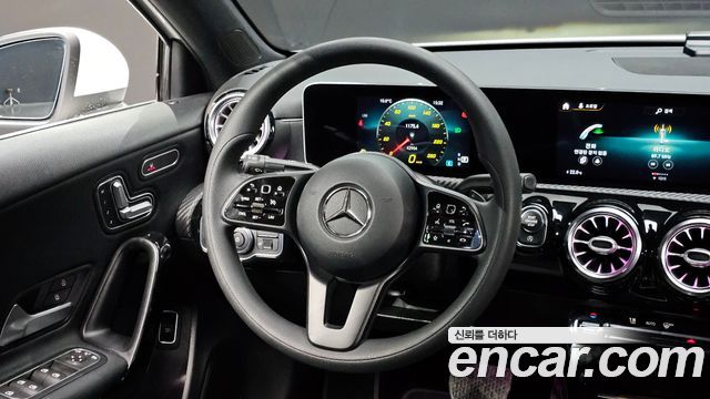 Mercedes-Benz A-Class 2020 — photo 13