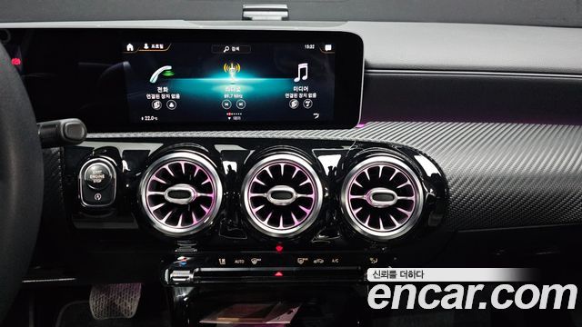 Mercedes-Benz A-Class 2020 — photo 14