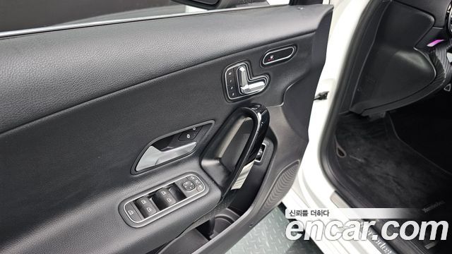 Mercedes-Benz A-Class 2020 — photo 17