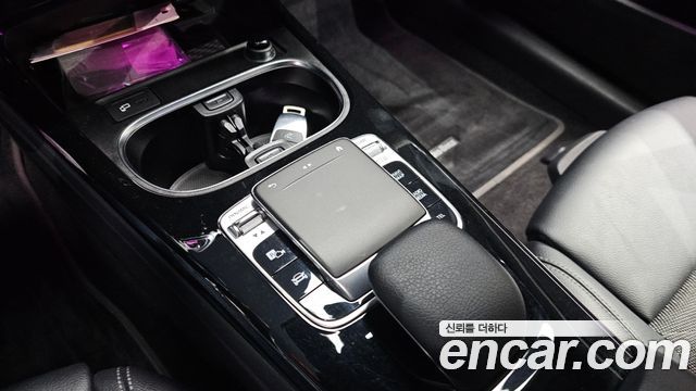 Mercedes-Benz A-Class 2020 — photo 19