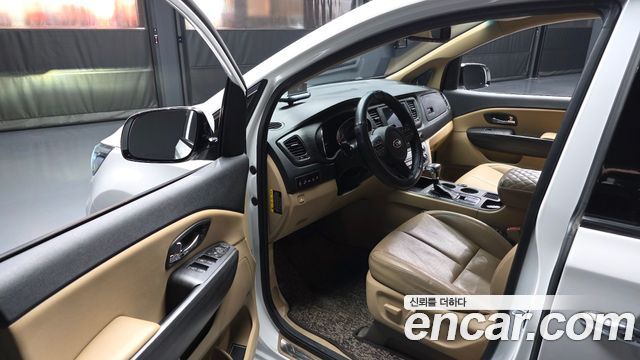 Kia Canival 2019 — photo 10