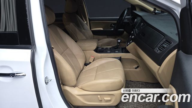 Kia Canival 2019 — photo 11