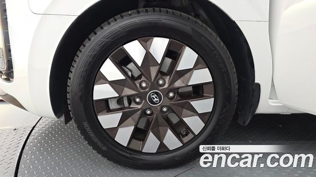 Hyundai Staria 2022 — photo 5