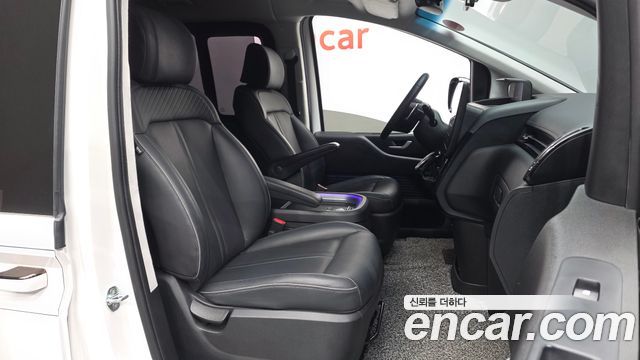 Hyundai Staria 2022 — photo 11