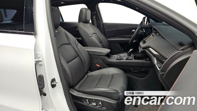 Cadillac XT4 2023 — photo 10