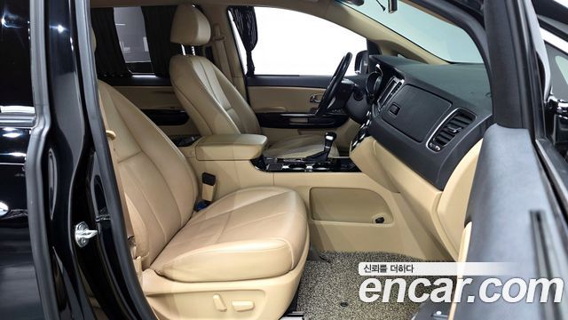 Kia Canival 2019 — photo 17