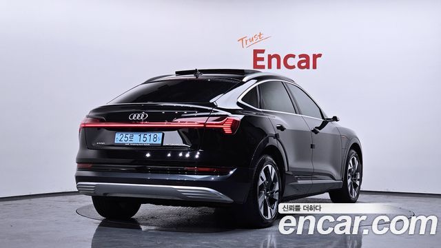 Audi e-tron 2021 — photo 2