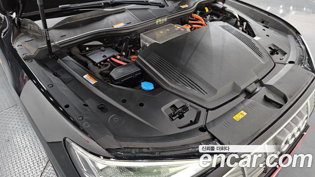 Audi e-tron 2021 — photo 6