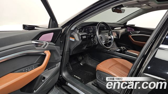 Audi e-tron 2021 — photo 10