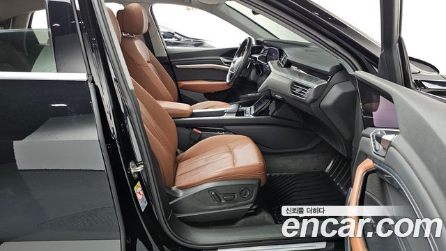 Audi e-tron 2021 — photo 11