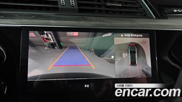 Audi e-tron 2021 — photo 15