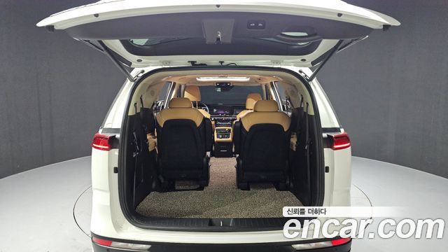 Kia Canival 2021 — photo 20