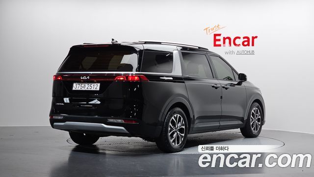 Kia Canival 2023 — photo 2