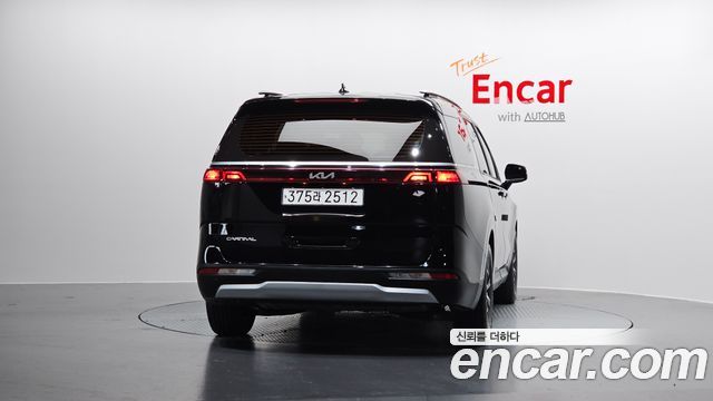 Kia Canival 2023 — photo 4