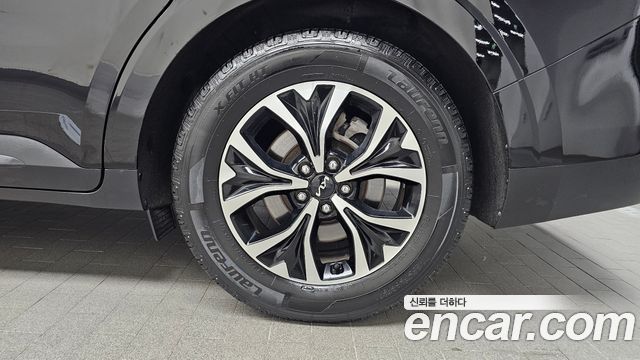 Kia Canival 2023 — photo 5