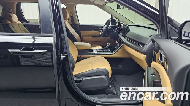 Kia Canival 2023 — photo 11