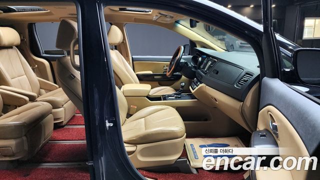 Kia Canival 2017 — photo 10