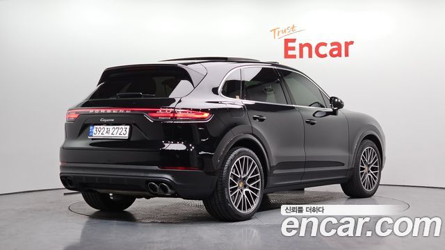 Porsche Cayenne 2023 — photo 2