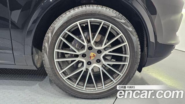 Porsche Cayenne 2023 — photo 5