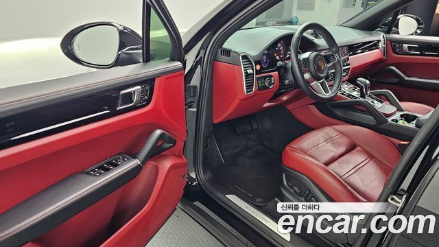 Porsche Cayenne 2023 — photo 11