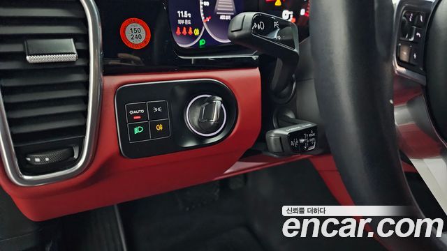 Porsche Cayenne 2023 — photo 14