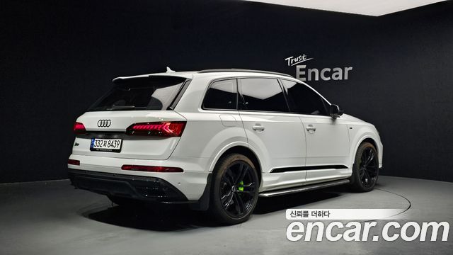 Audi Q7 2023 — photo 2