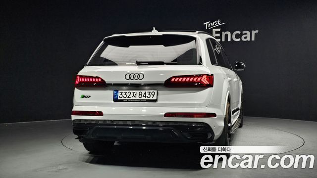 Audi Q7 2023 — photo 4