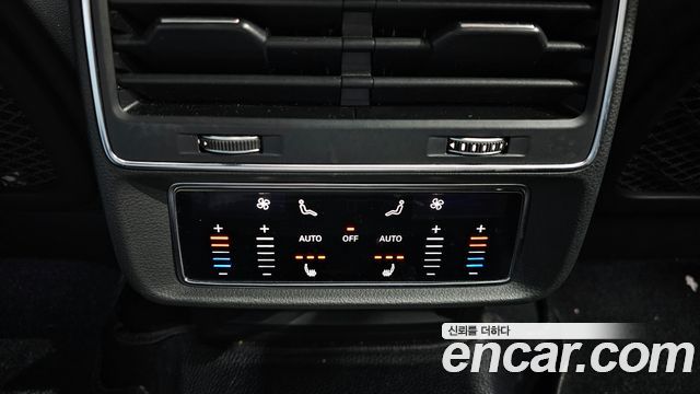 Audi Q7 2023 — photo 19