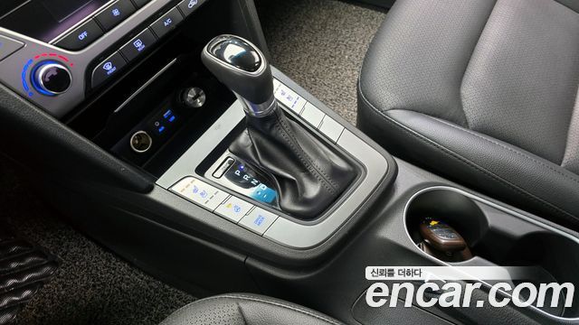 Hyundai AVANTE 2017 — photo 9